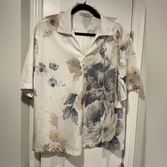 Mislook Size L Blue Cream Floral Collared Short Sleeve V Neck Popover Blouse - Picture 1 of 8